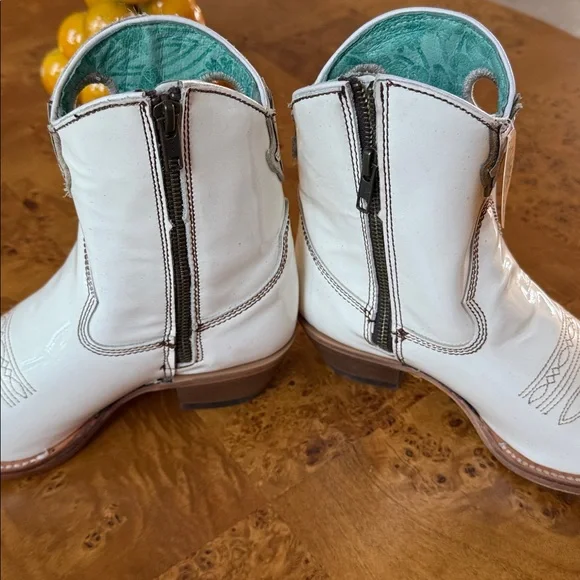 Corral cream colored western short booties. Size 7-1/2 - Picture 9 of 12